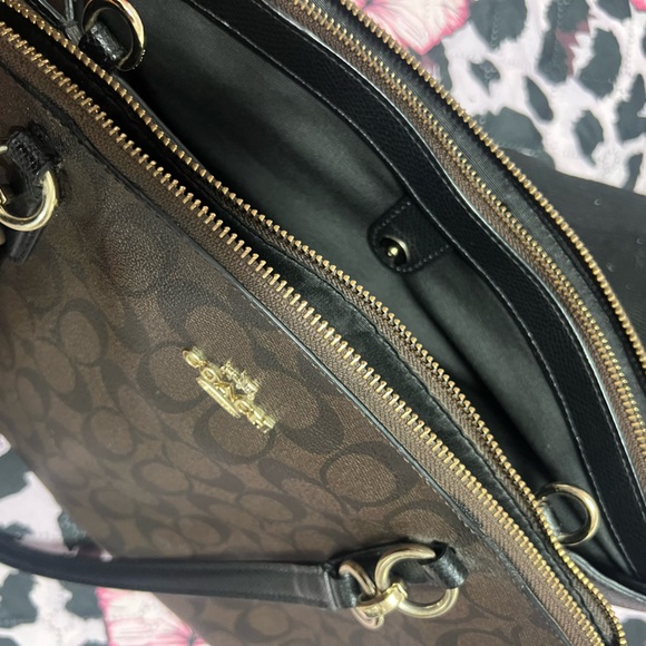 Coach Purse Signature C - Picture 9 of 16